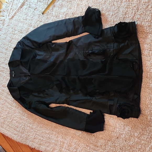 Samuel Dong trench with ruffles and Rosetta embellishment - Picture 1 of 10